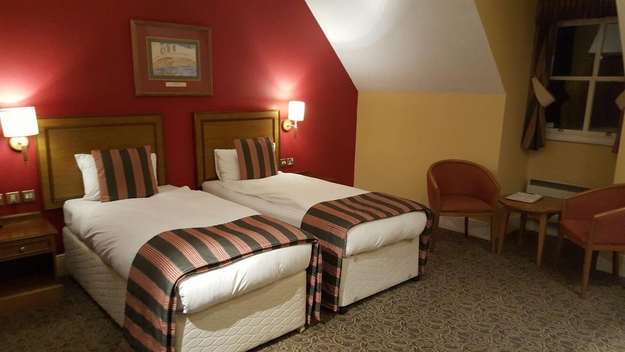 The Catherine Wheel Wetherspoon Hotel Хенли-на-Темзе Экстерьер фото