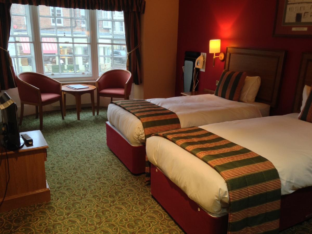 The Catherine Wheel Wetherspoon Hotel Хенли-на-Темзе Экстерьер фото