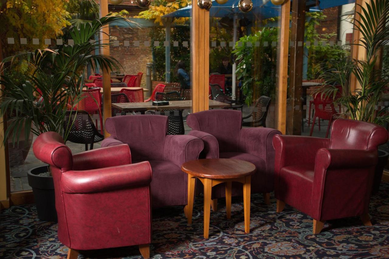 The Catherine Wheel Wetherspoon Hotel Хенли-на-Темзе Экстерьер фото