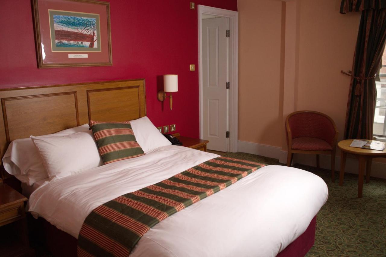 The Catherine Wheel Wetherspoon Hotel Хенли-на-Темзе Экстерьер фото