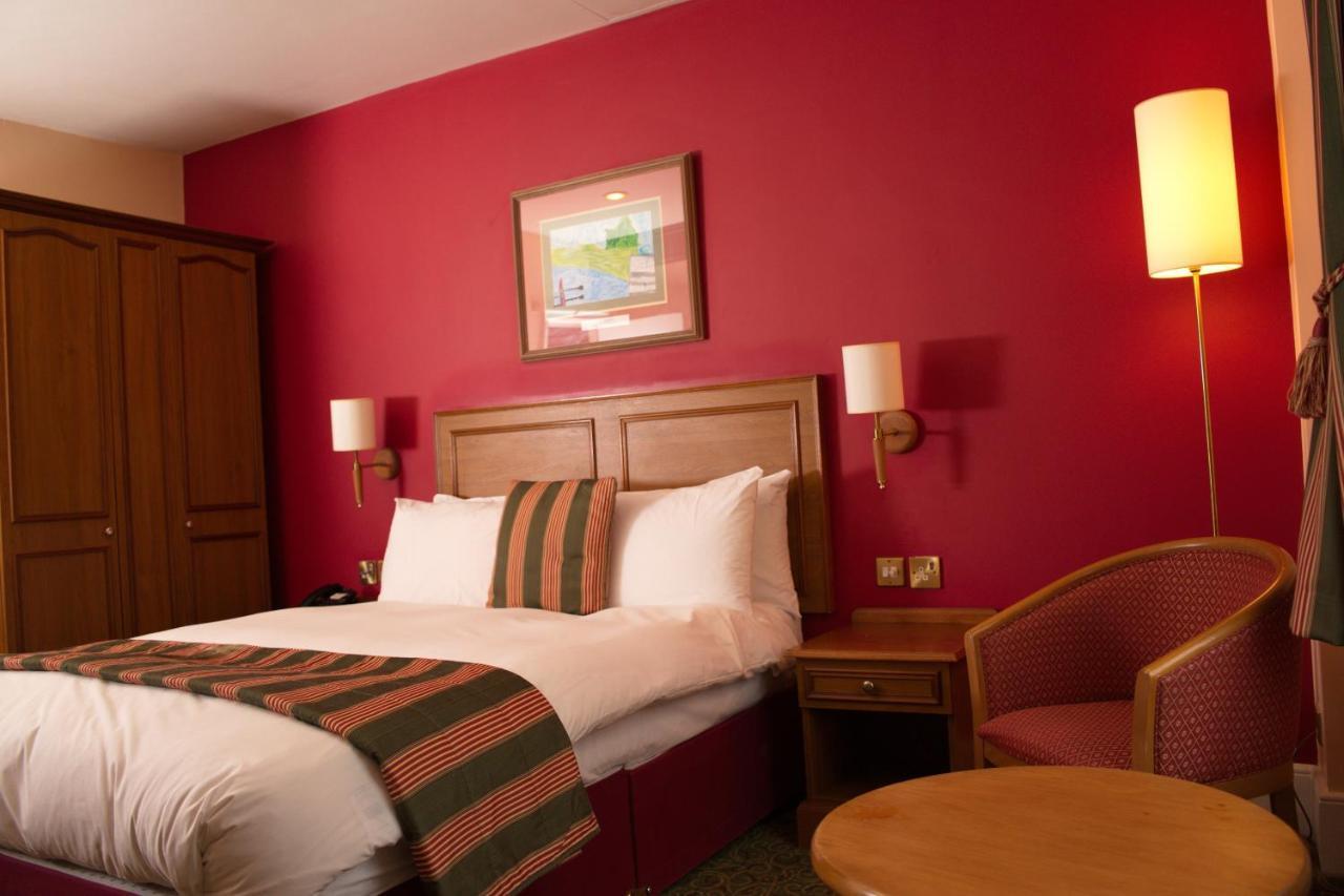 The Catherine Wheel Wetherspoon Hotel Хенли-на-Темзе Экстерьер фото